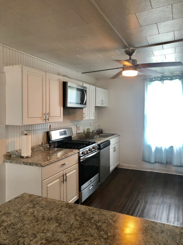Kitchen - 184 Hurley Ave