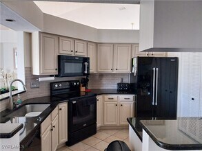 Building Photo - 449 Dundee Ct