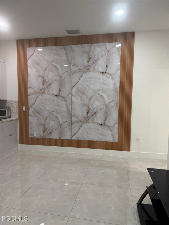 Foto del edificio - 2807 Leeland Heights Blvd E