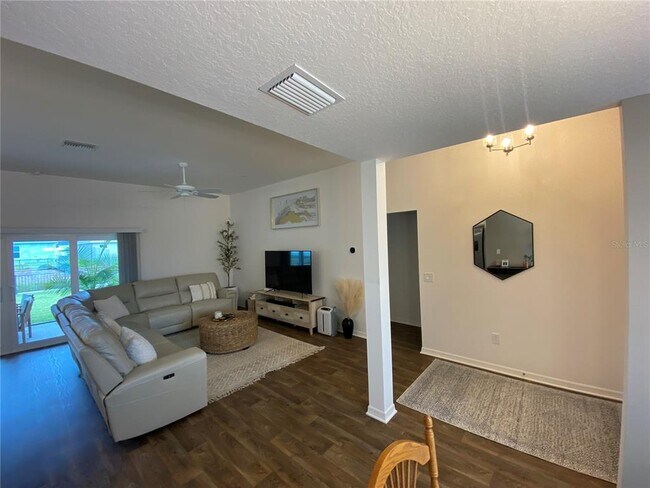 Foto del edificio - 4551 Whittington Cir