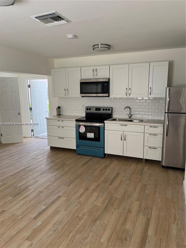 Foto principal - 3 bedroom in Hollywood FL 33021