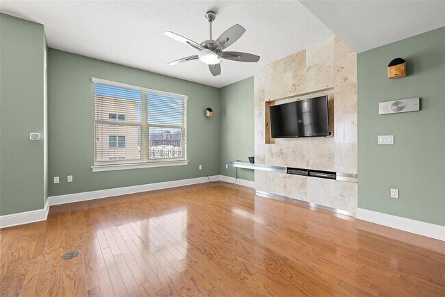 Foto del edificio - 1227 E Madison St