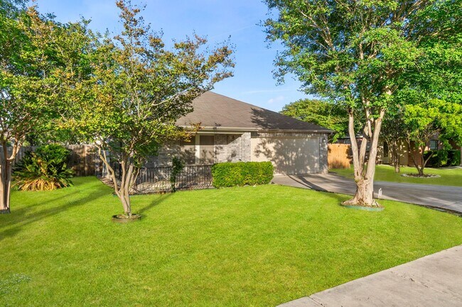 Foto del edificio - Charming Home Awaits: Spacious & Modern Li...