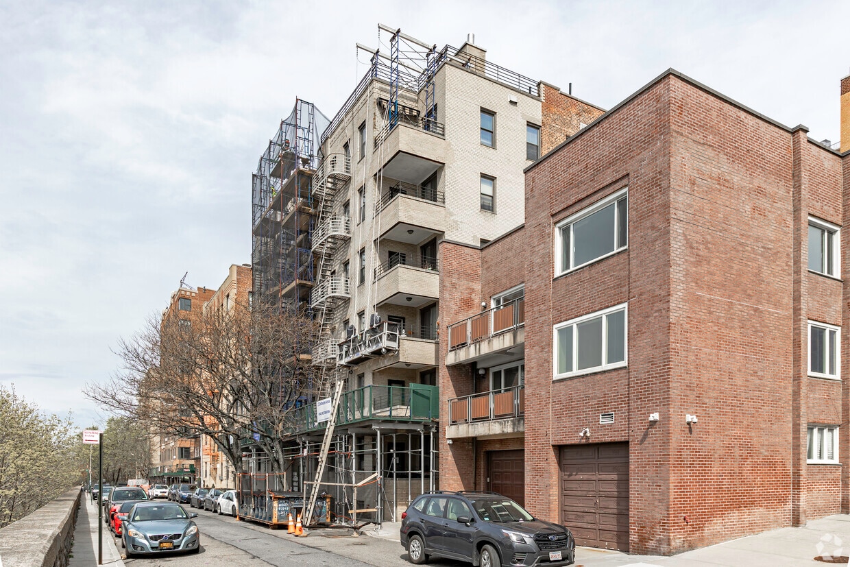 Primary Photo - 17 Chittenden Ave