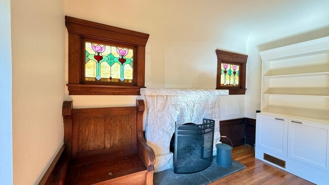Building Photo - Glenview Craftsman Home with Exquisite Yard