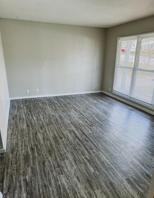 Building Photo - 1506 Crestview Dr
