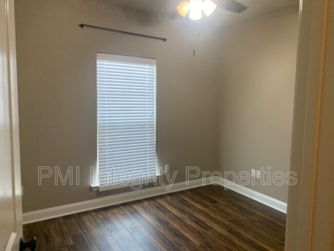 Foto del edificio - 507 Flanders Ridge Dr