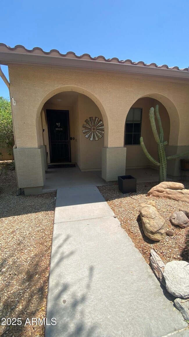 Foto del edificio - 39519 N White Tail Ln