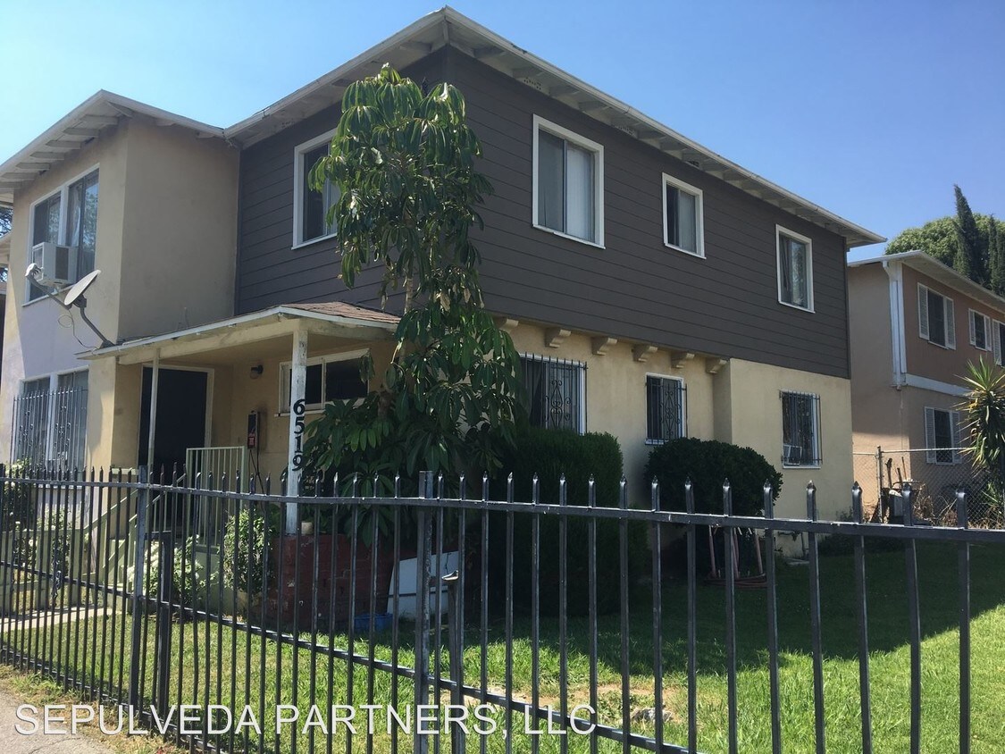 6519 Sepulveda Blvd, Los Angeles, CA 91411 Room for Rent in Los