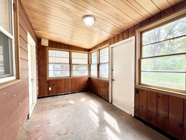Building Photo - 1852 Harrison Ave