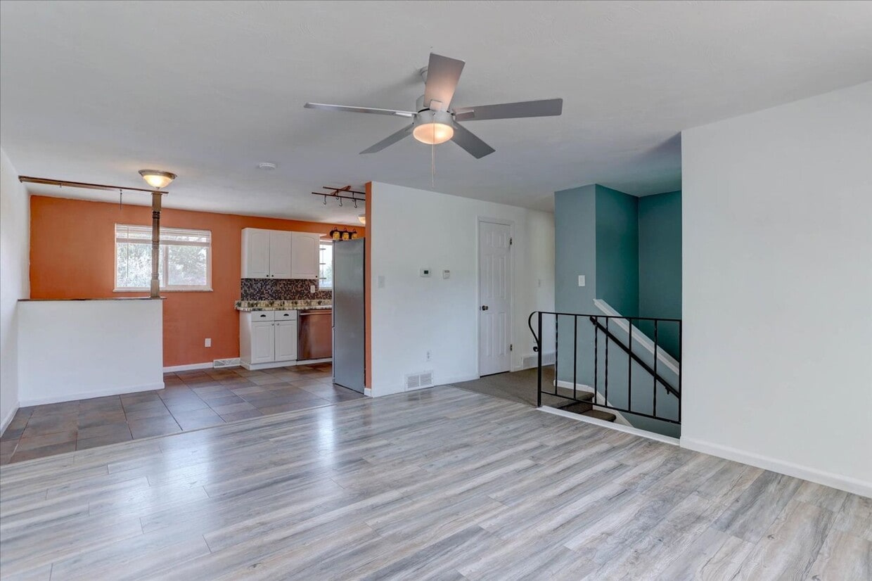 Photo - 717 E 5th Ave