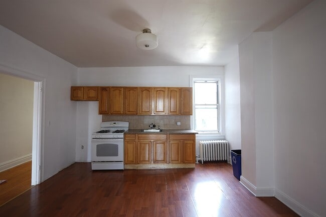 Building Photo - 573 Ave E