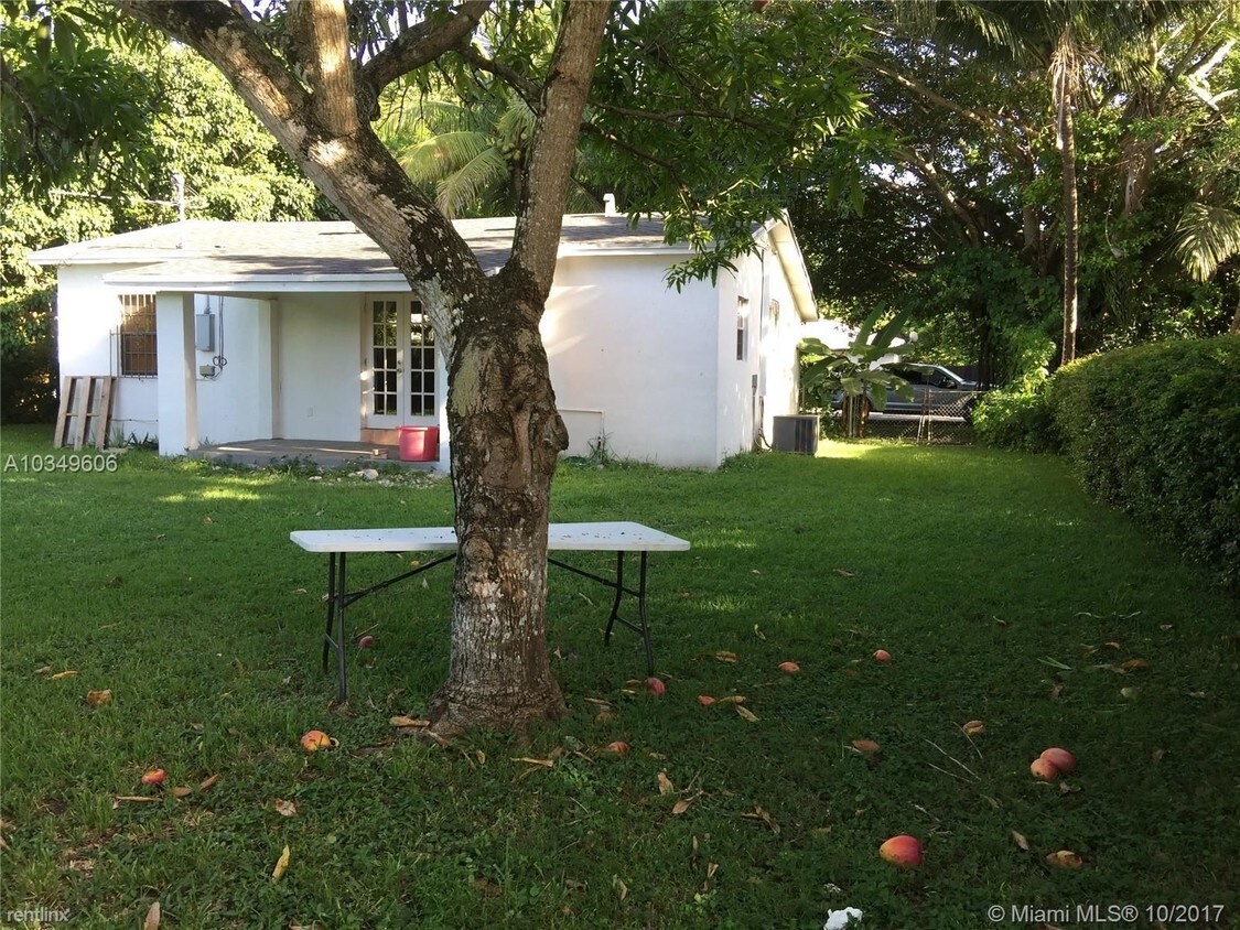 Building Photo - 5911 SW 59th St