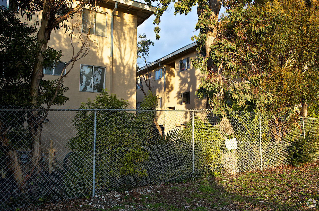 Building Photo - Marina Apartments