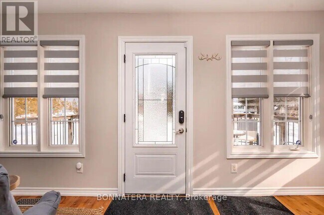 Building Photo - 687 Innisfil Beach Rd