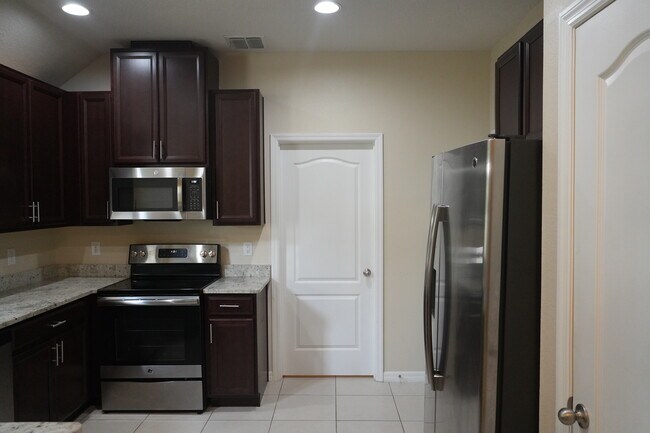 Foto del edificio - 2212 Lennox Dale Ln