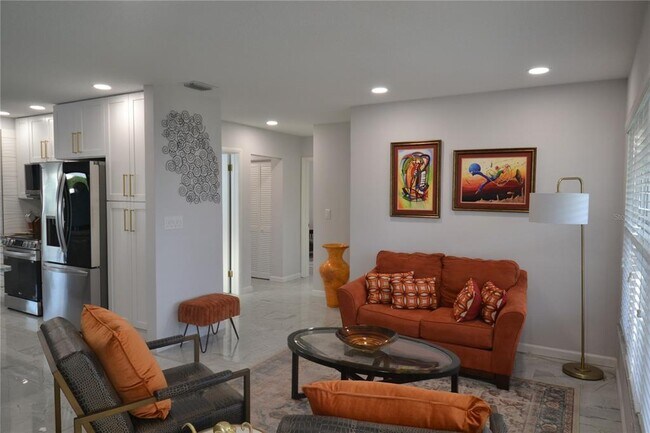 Foto del edificio - 219 Driftwood Dr N