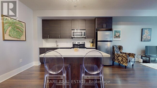 Building Photo - 560 Front St W