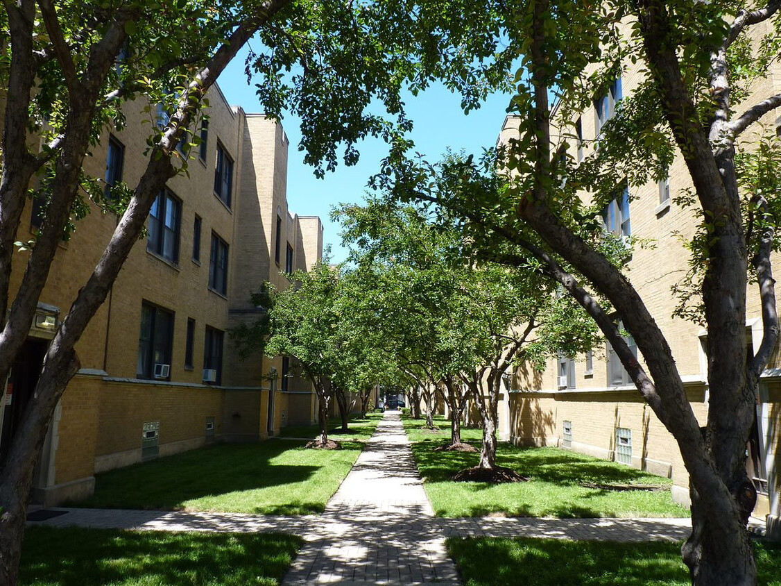 Primary Photo - 1623 W Belmont Ave