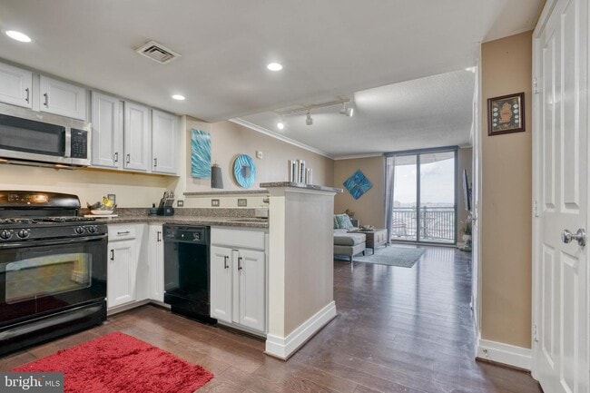 Building Photo - 414 Water St