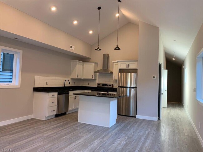 Building Photo - 809 Brayton Ave
