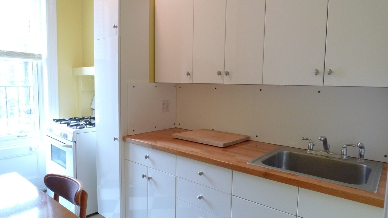 Kitchen - 336 W 47th St