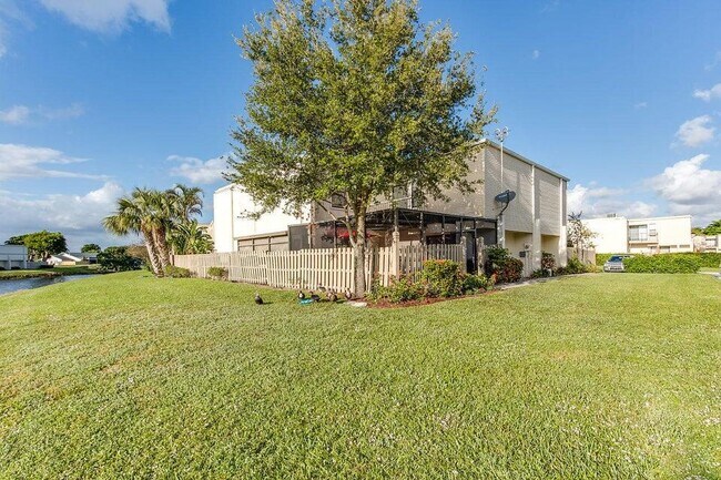 Building Photo - 1608 Shaker Cir