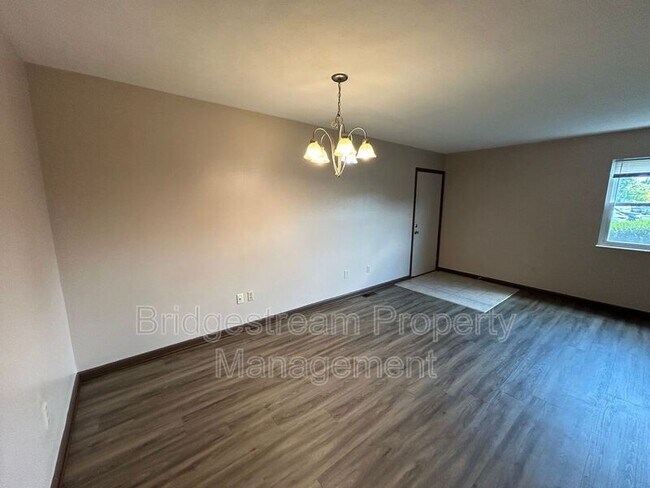Foto del edificio - 82 Candlewood Ct