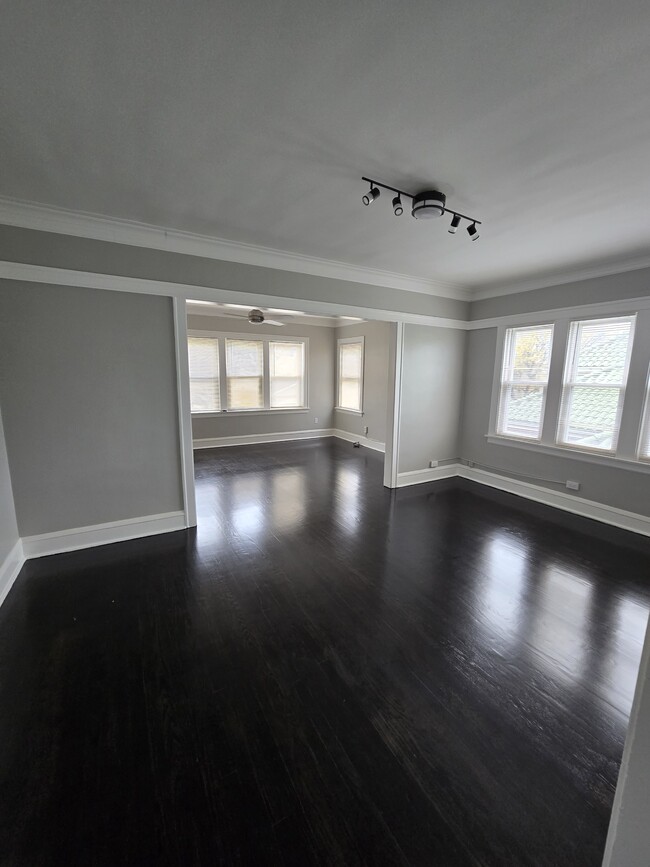 Building Photo - 2724 W 35th Pl