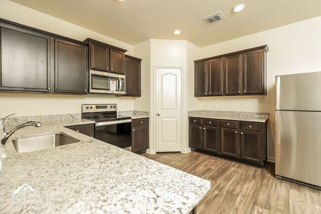 Foto del edificio - 11002 Chatham Ct