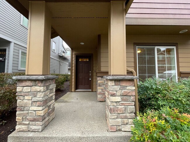 Building Photo - 3Bd/3.5Ba 3-Story Townhome Available in qu...