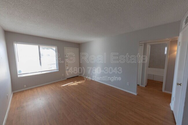 Foto del edificio - 563 N Cherry