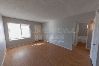 Building Photo - 563 N Cherry