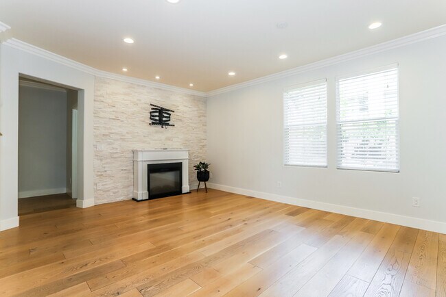 Foto del edificio - 7808 Abbington Way
