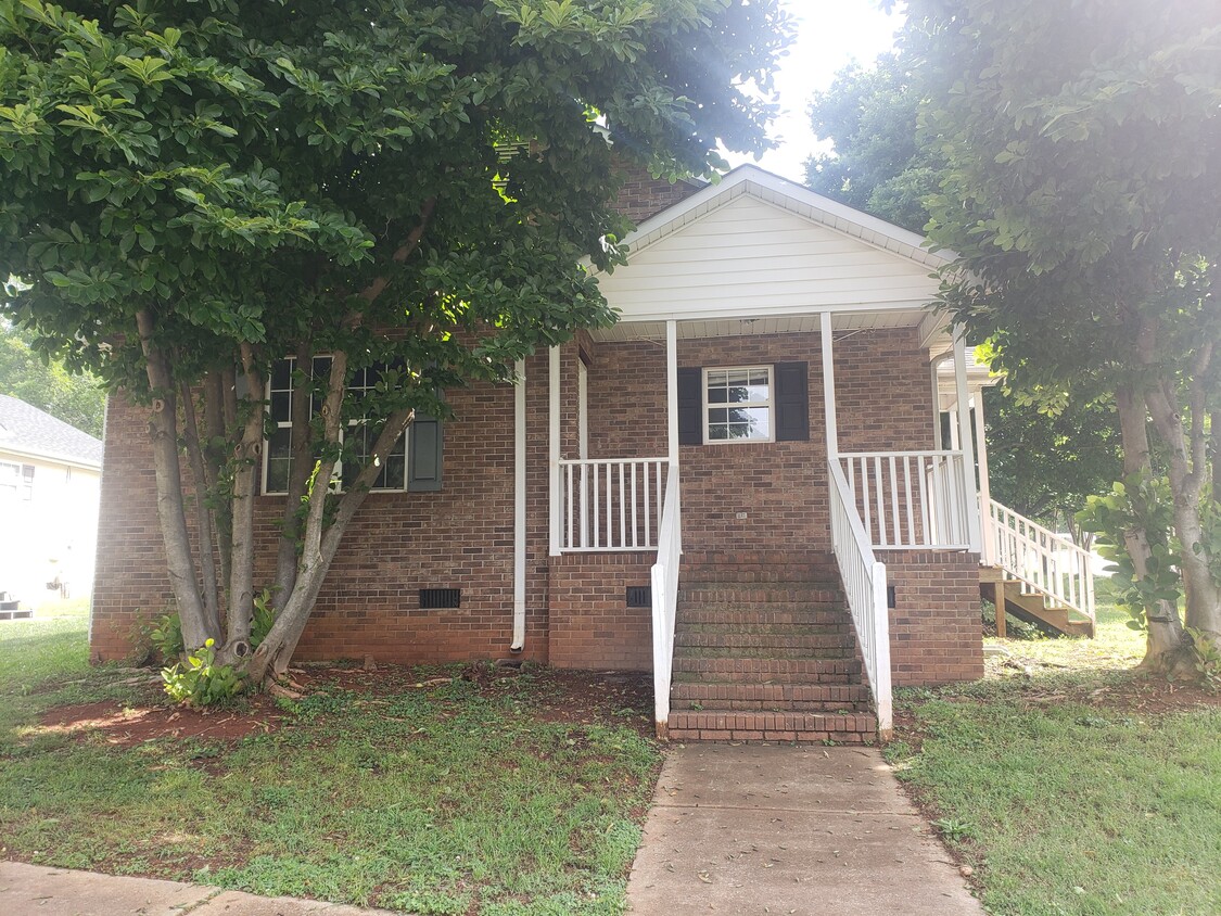 Primary Photo - 1211 Rutherford Rd