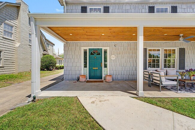Foto del edificio - Fully Furnished Maple Ridge Home