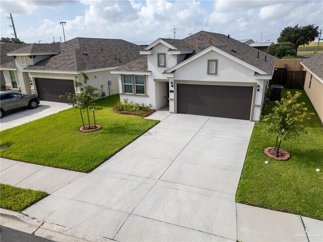 Building Photo - 1326 E Sonador Dr S