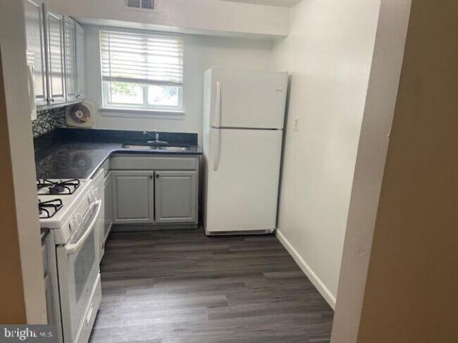 Foto del edificio - 11368 Cherry Hill Rd