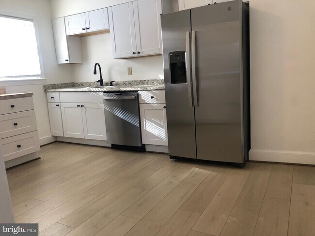 Foto del edificio - 4258 Warren St