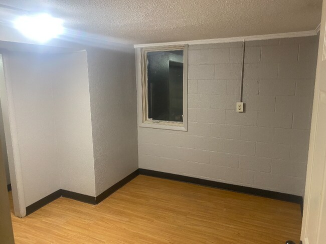 Foto del edificio - 129 Kingsbury Ave