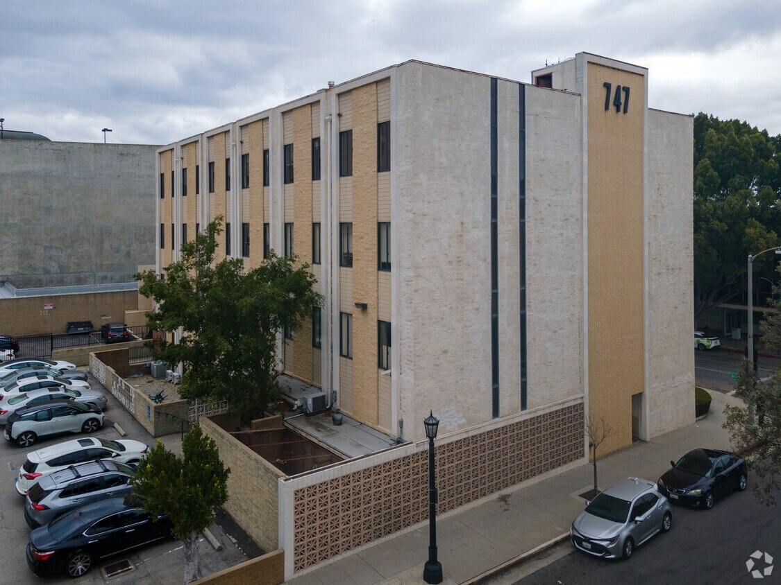 Foto del edificio - Oak Knoll Condominiums