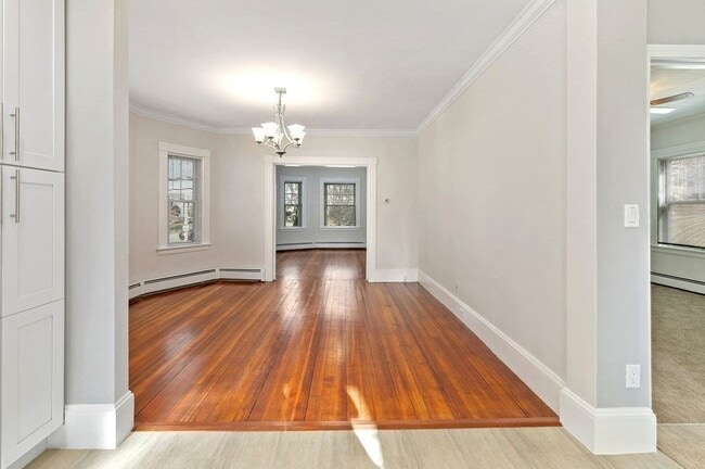 Building Photo - 283 Sutton St