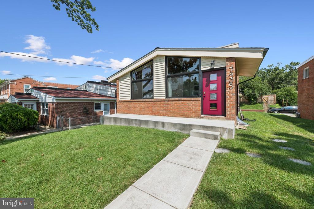 Foto principal - 7435 8th St NW
