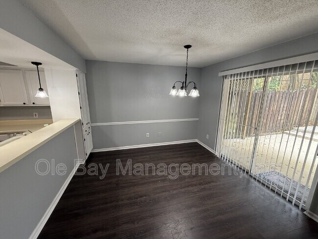 Foto del edificio - 6701 Dickens Ferry Rd