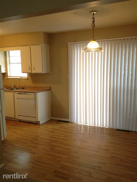 Building Photo - 301 NE Westwind Dr