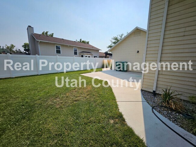 Building Photo - Large Orem Home