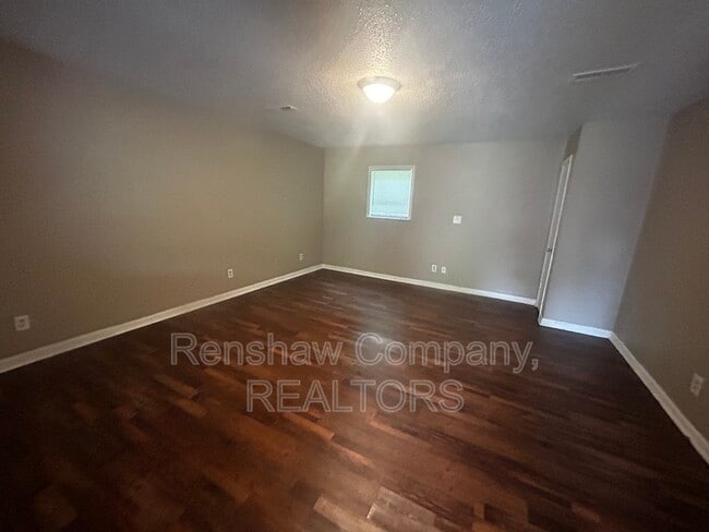 Building Photo - 9 Redleaf Pl