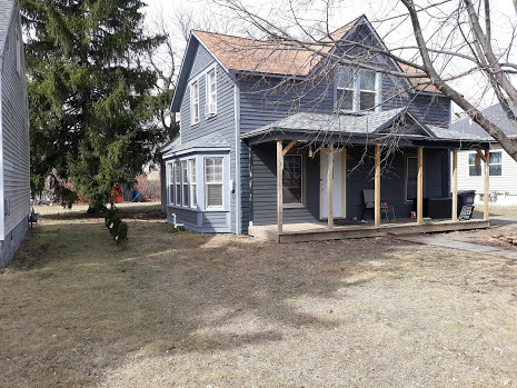 Building Photo - 420 7th St S