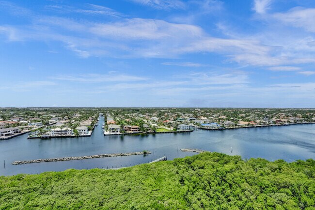 Foto del edificio - 3720 S Ocean Blvd