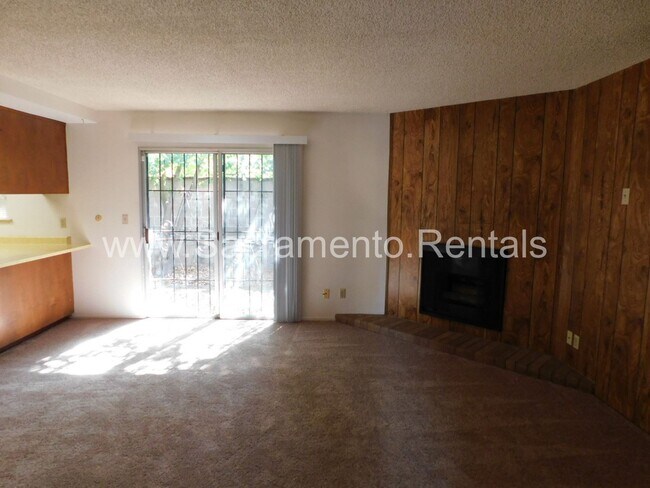 Building Photo - 3 br, 2 bath House - 5036 Sparrow Court